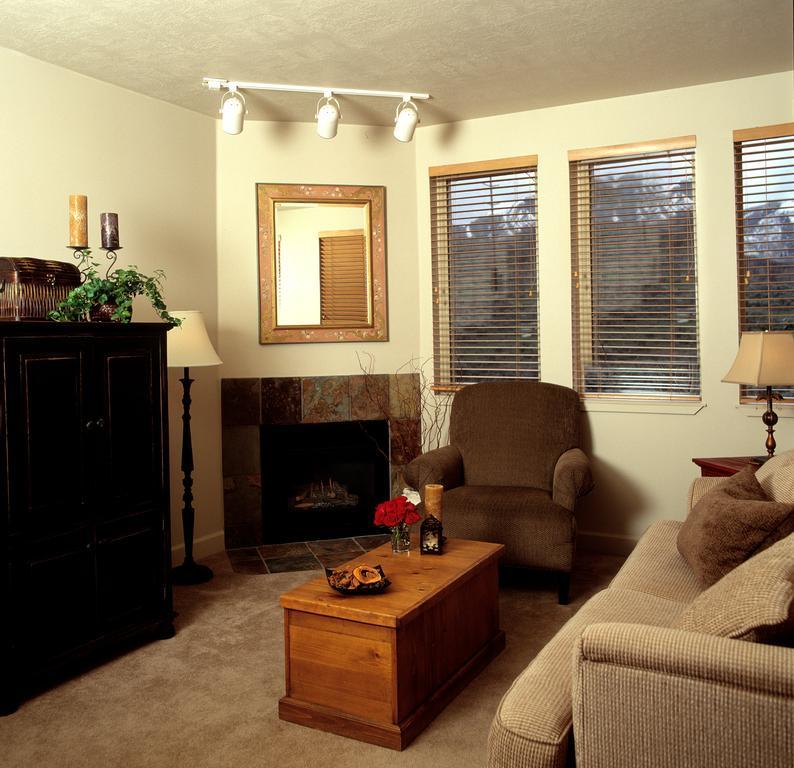 Crestview Condominiums By All Seasons Resort Lodging Park City Room photo